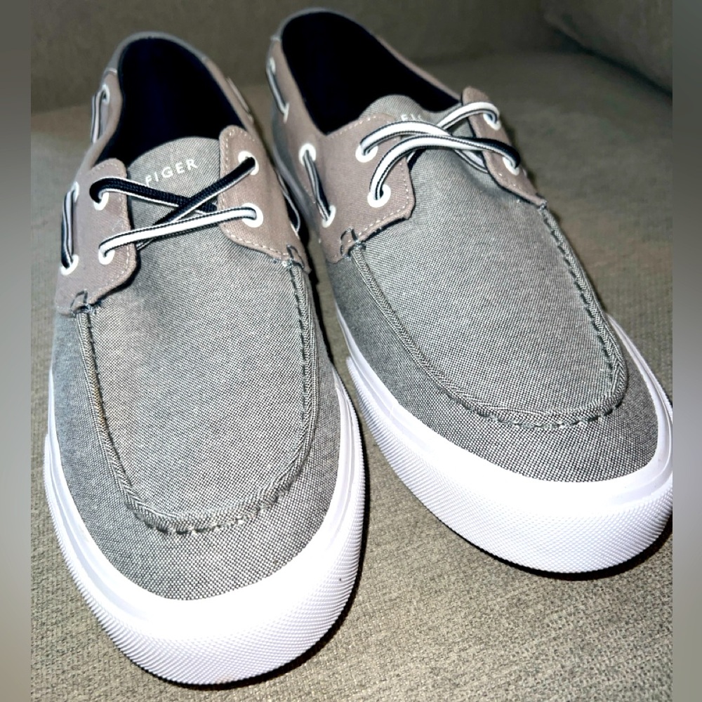 NWOT Tommy Hilfiger M 12 Boat Shoes